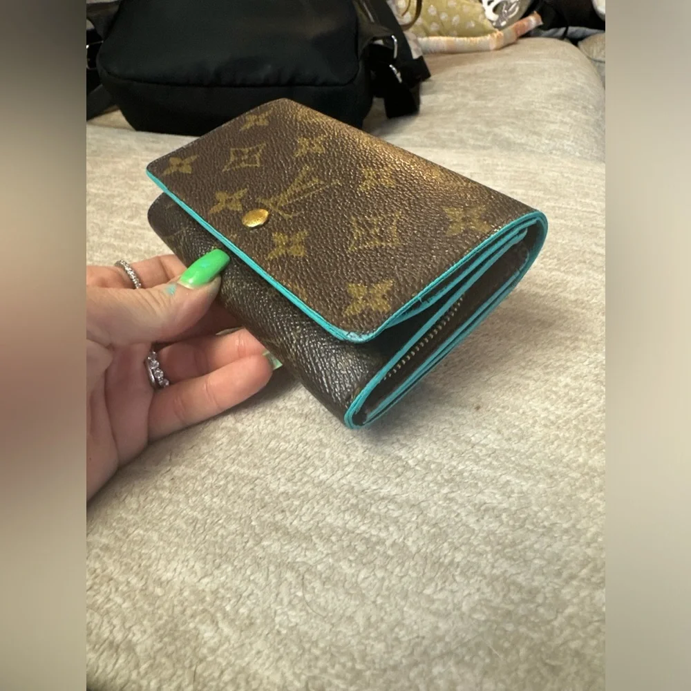 Hand painted LV wallets. 2 separate - Picture 9 of 16